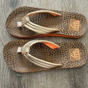 Reef Leopard Print Flip Flops with Metallic Straps girl size 1